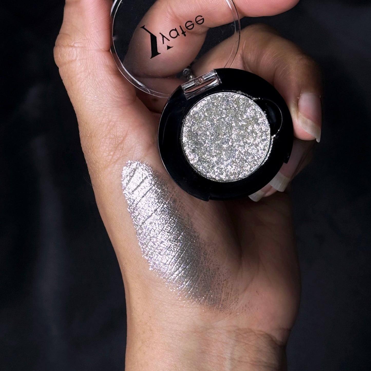 Let it pop- metallic pressed foil eyeshadow  - Beyond Bling (1.2g)