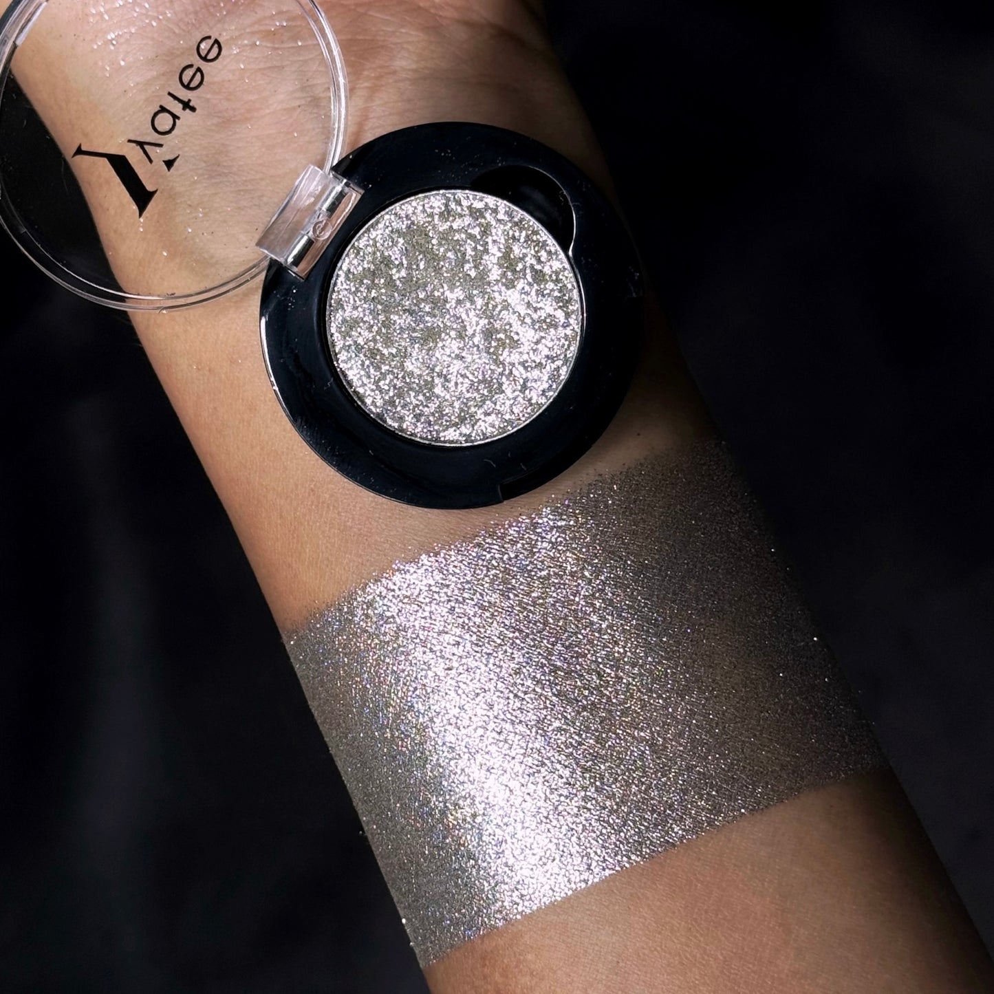 Let it pop- metallic pressed foil eyeshadow  - Beyond Bling (1.2g)