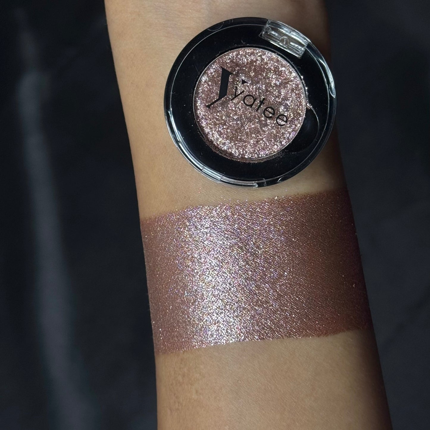 Let it pop- metallic pressed foil eyeshadow - Wonderland (1.2g)