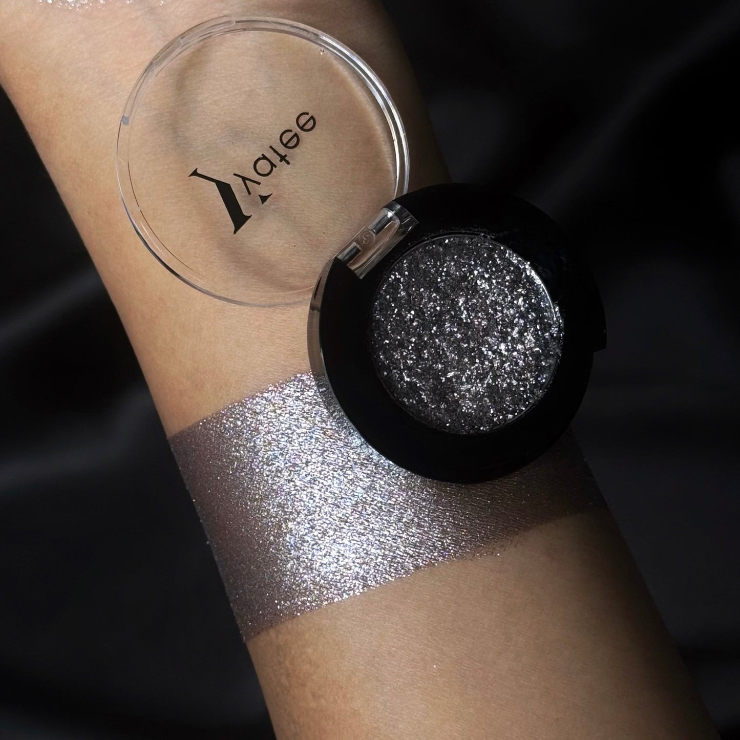 Let it pop- metallic pressed foil eyeshadow - Night Jewel (1.2g)