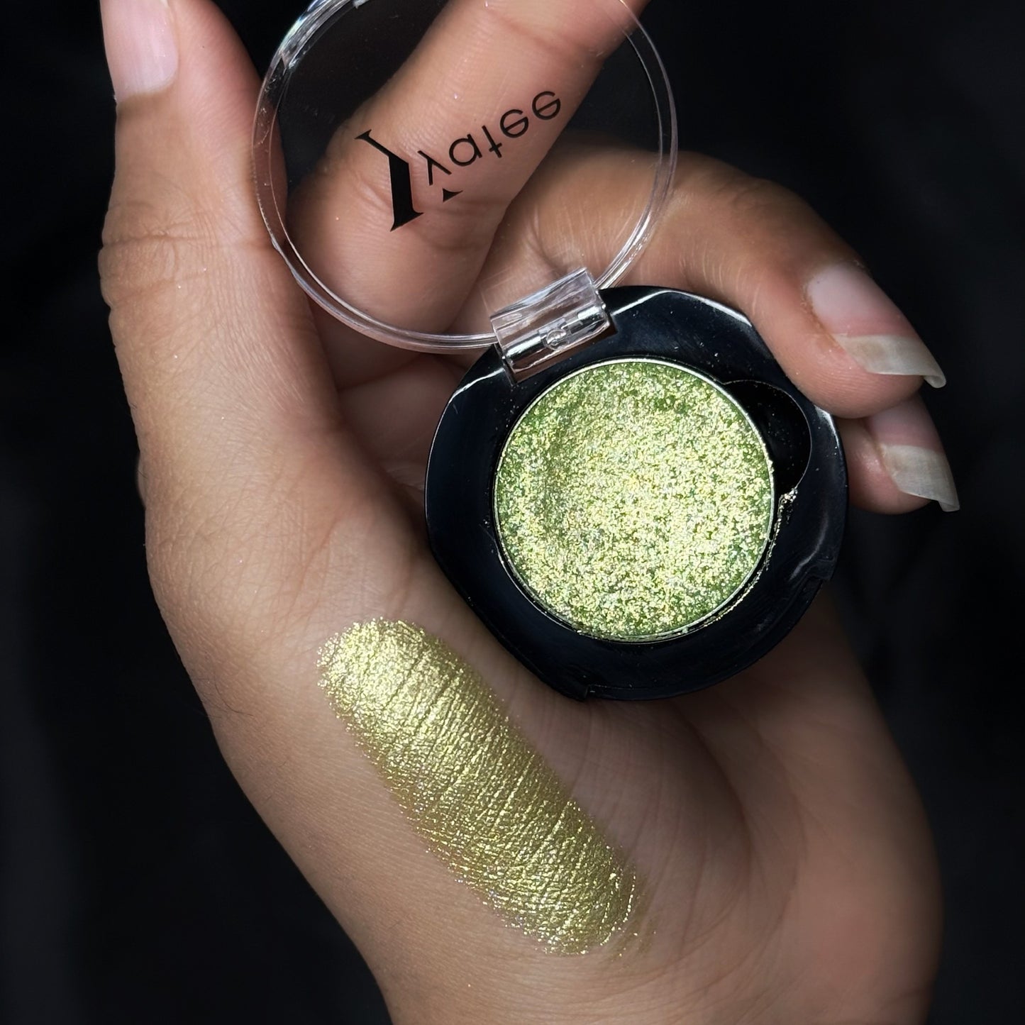 Let it pop- metallic pressed foil eyeshadow - Citron (1.2g)