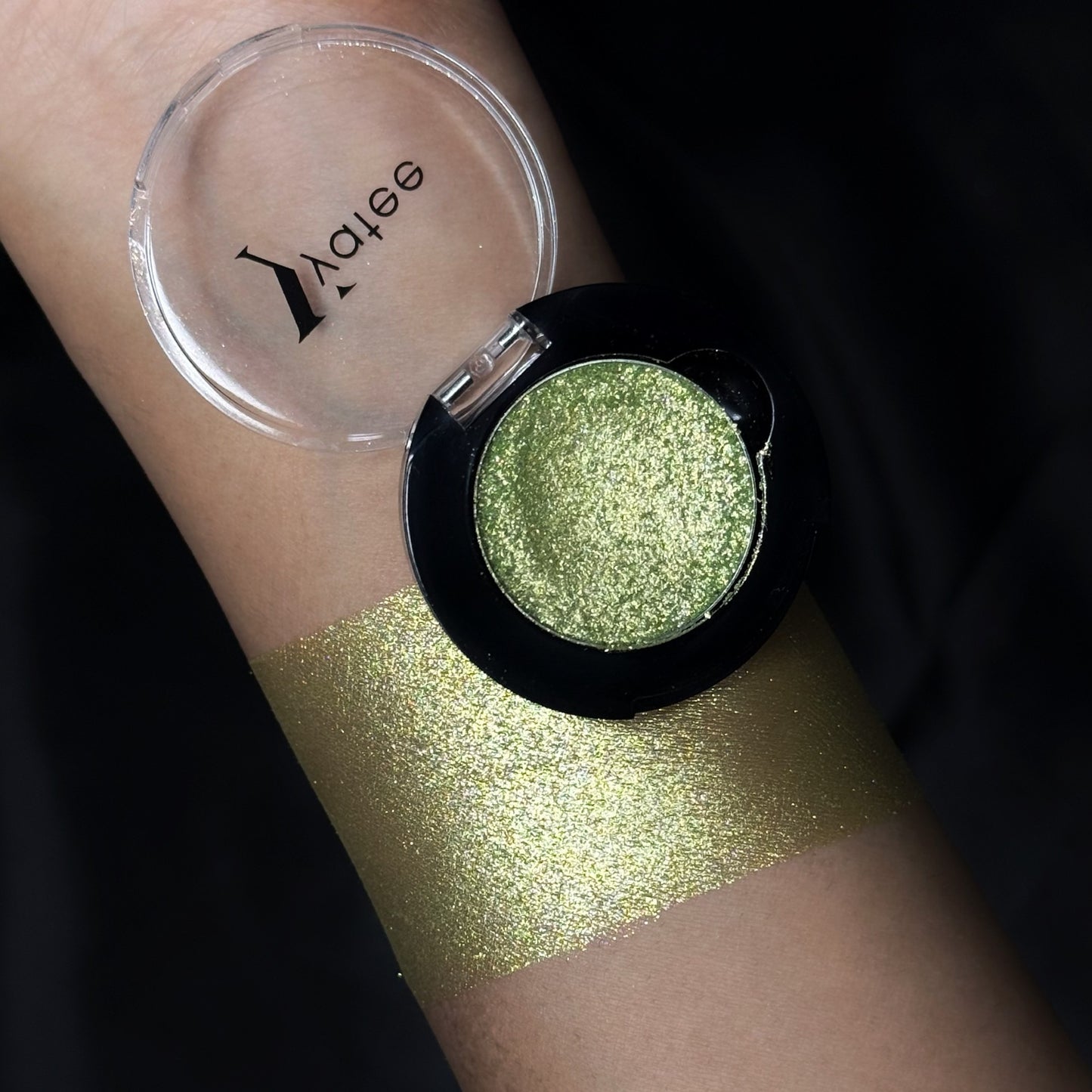 Let it pop- metallic pressed foil eyeshadow - Citron (1.2g)