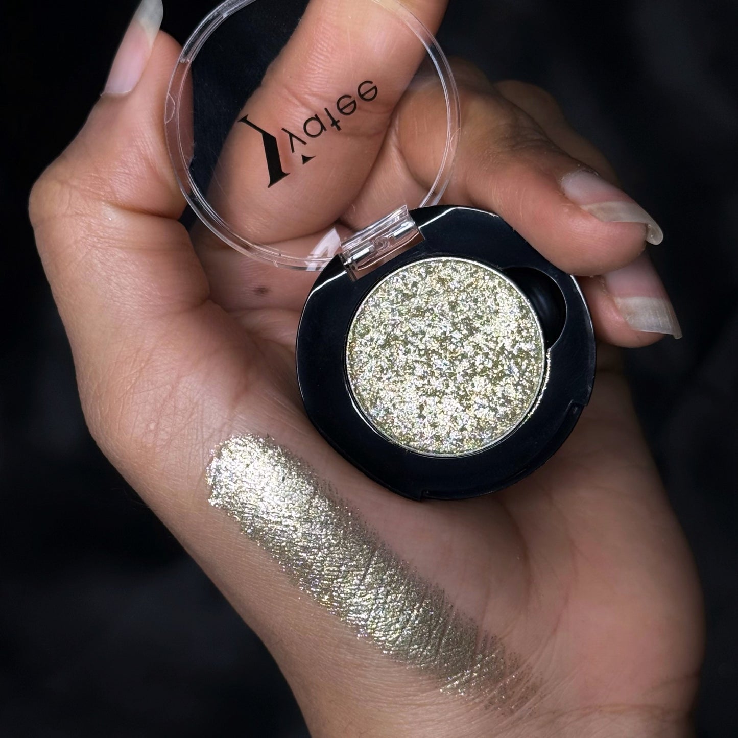 Let it pop- metallic pressed foil eyeshadow - Victorian (1.2g)